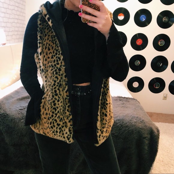 Kristen Blake Jackets & Blazers - HOODED LEOPARD PRINT FUR VEST SIZE MEDIUM